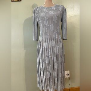 Veeca Womens Y2K Elegant Gray Pleated Dress Floral Pull On Lined Midi Size M
